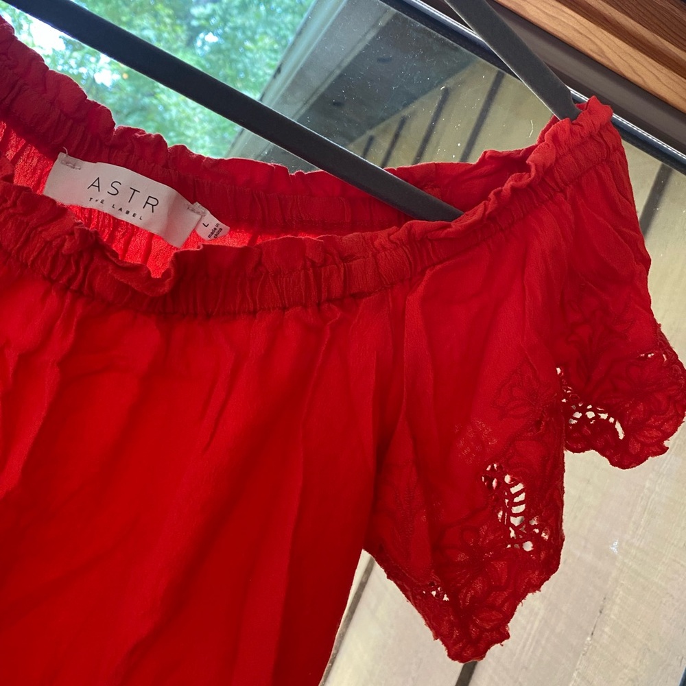 ASTR Off-Shoulder Top - Picture 2 of 3